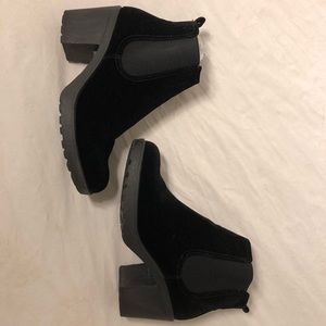 Black Chelsea boots!